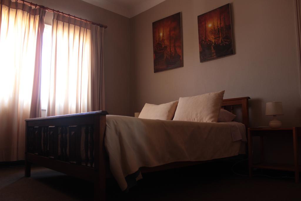 Alhambra Hotel San Antonio  Oda fotoğraf